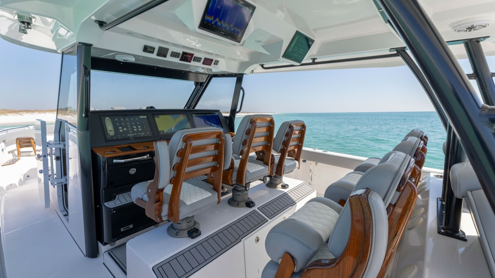 2023 Everglades 455 Center Console - Photo 2