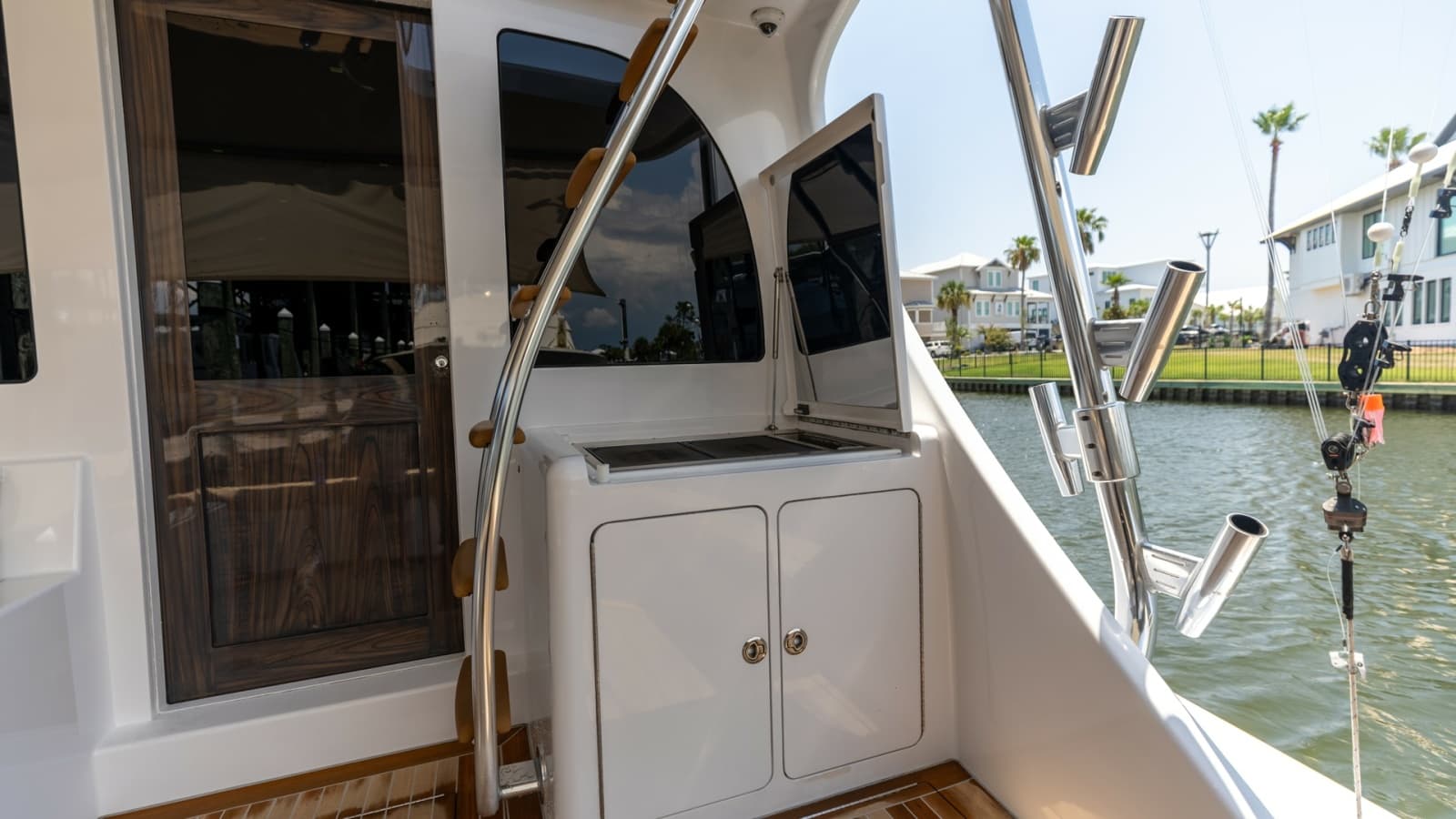 2021 Hatteras 65 GT - Photo 59