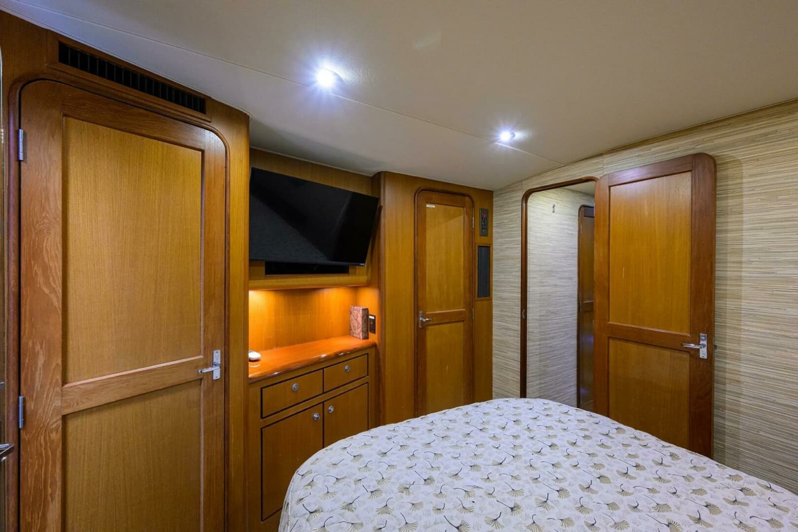 2001 Ocean Yachts 56 Super Sport - Photo 37