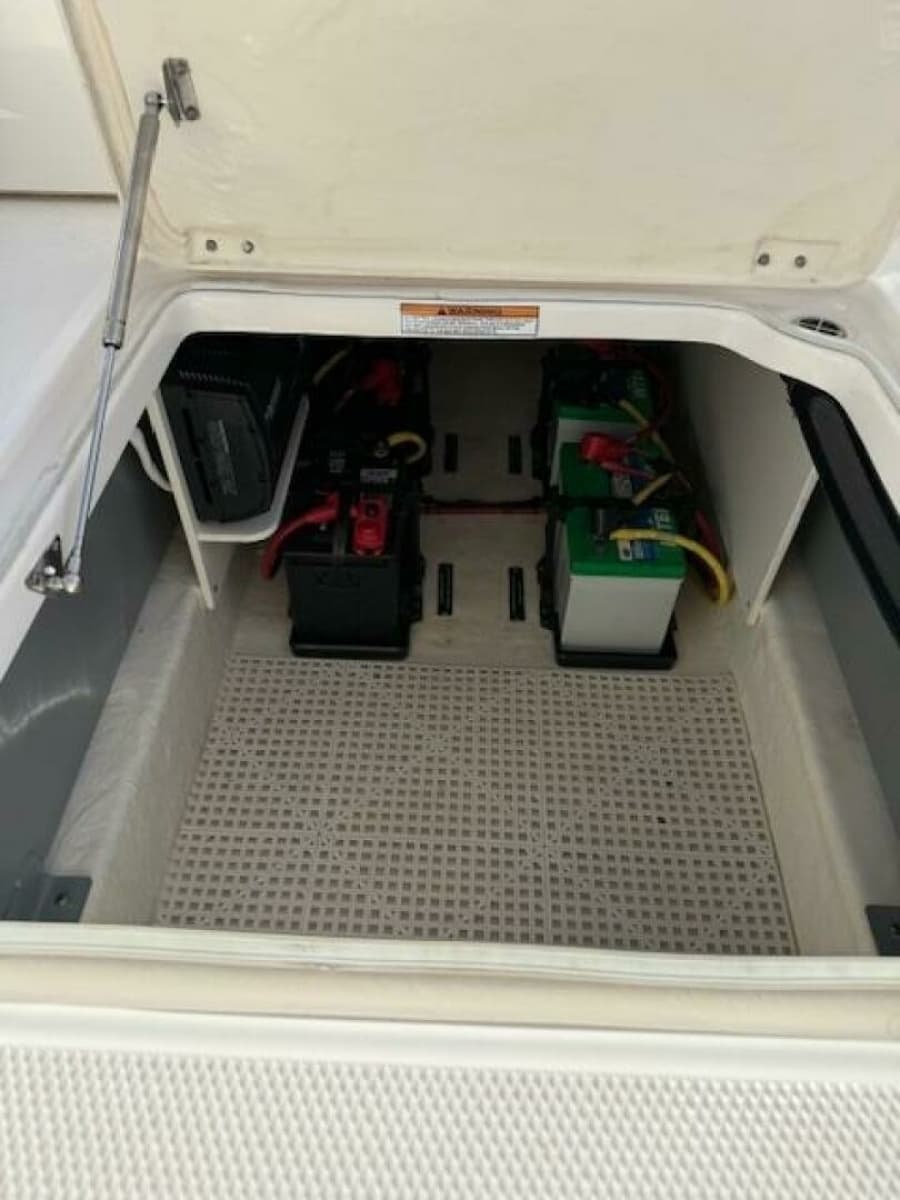2021 Robalo R317 - Photo 12
