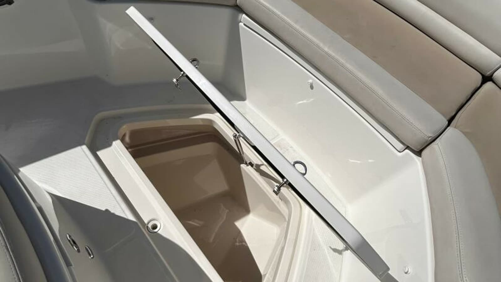 2017 Boston Whaler 330 Outrage - Photo 19