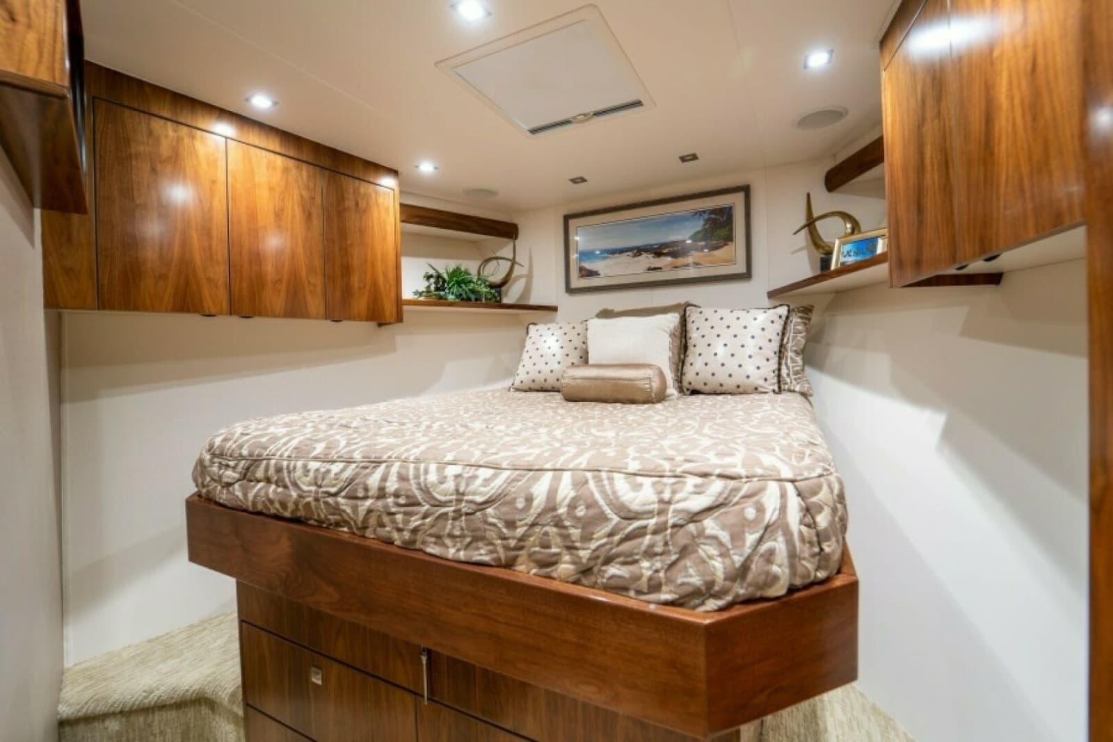 2018 Viking 72 Convertible - Photo 44