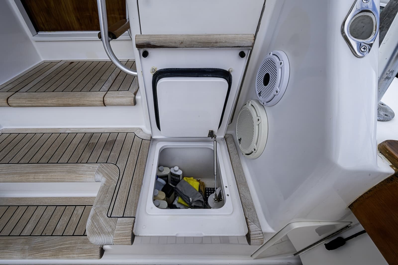 2007 Viking 64 Convertible - Photo 19