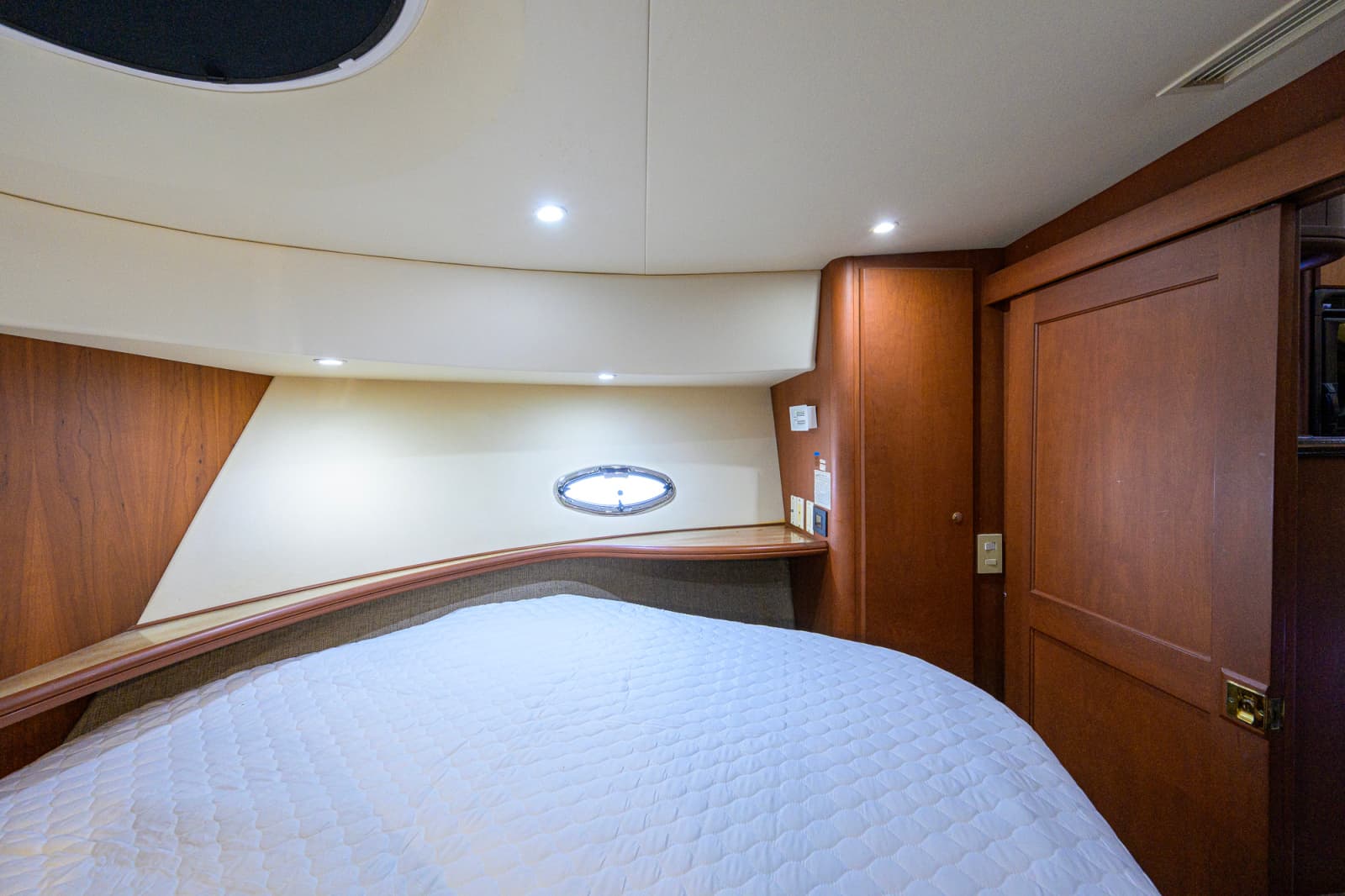 2005 Silverton 39 Motor Yacht - Photo 48