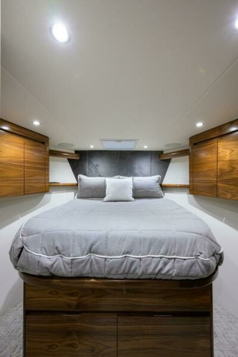 2024 Viking 54 Sport Coupe - Photo 9