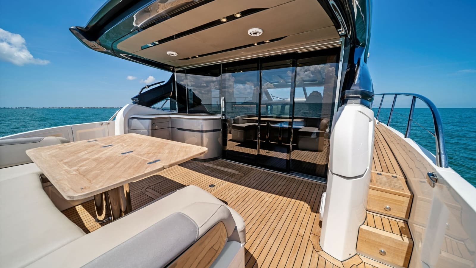 2019 Princess V65 - Photo 48