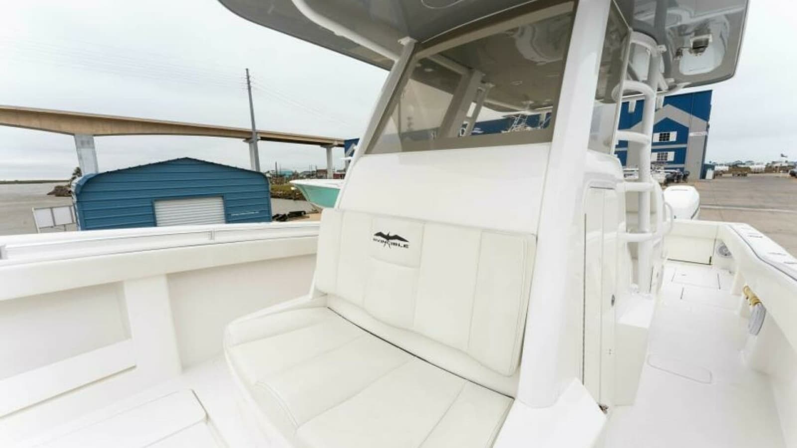 2019 Invincible 39 Open - Photo 8
