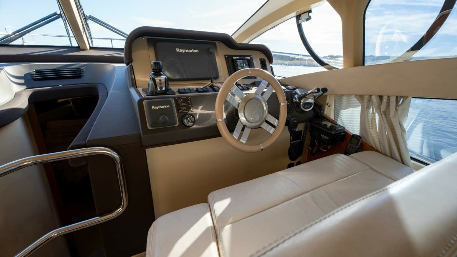 2013 Azimut 40 Flybridge - Photo 28
