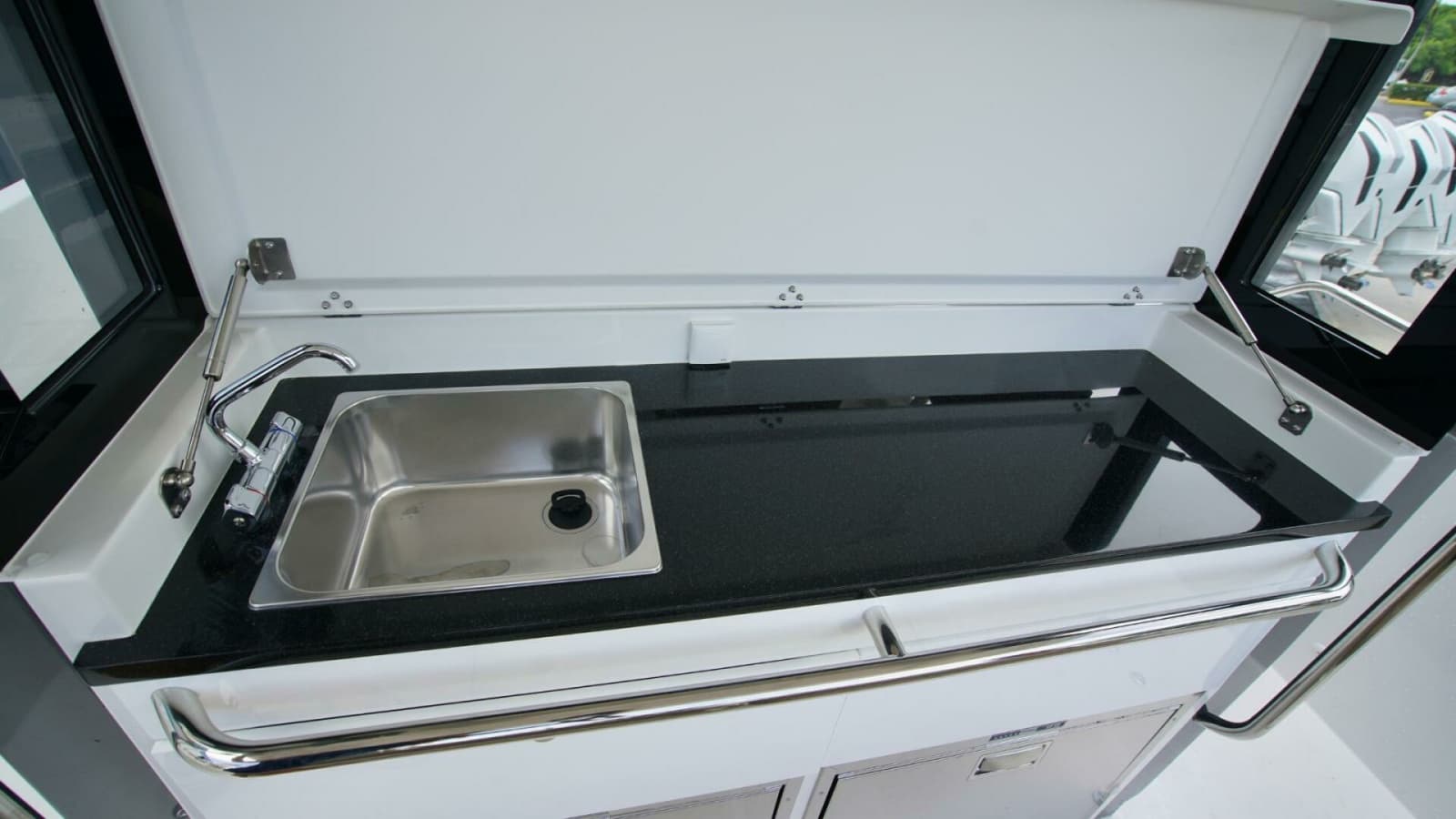 2024 Nimbus Tender 11 - Photo 7