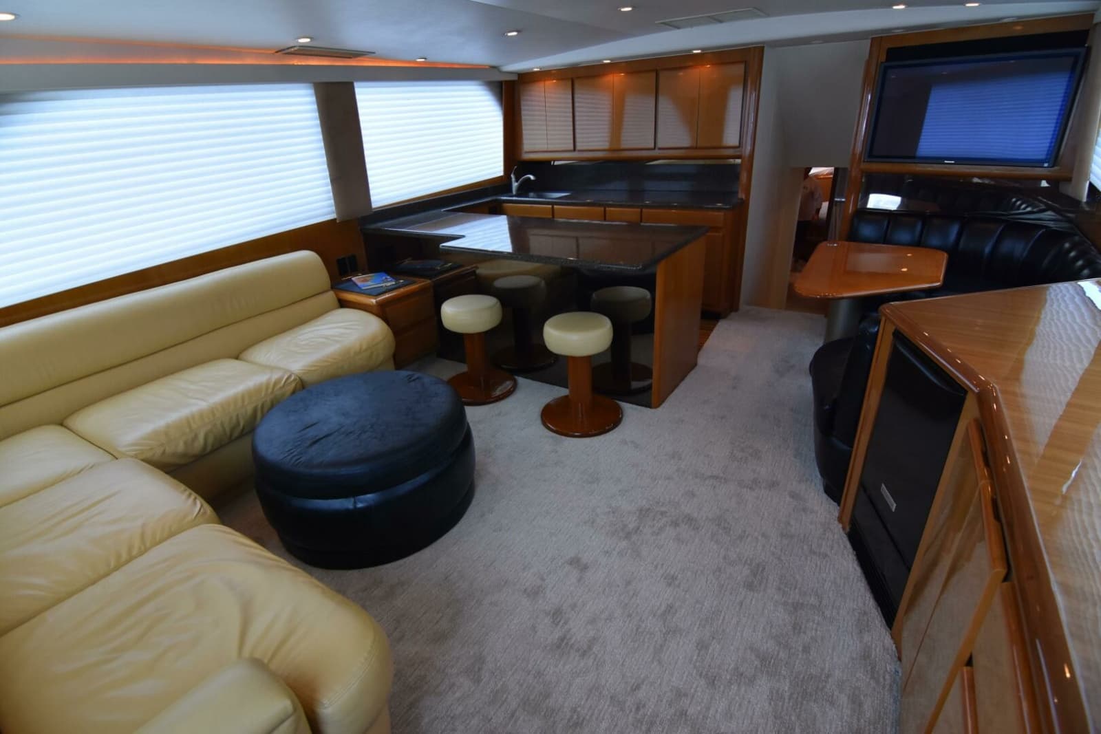 1999 Viking 58 Convertible - Photo 14