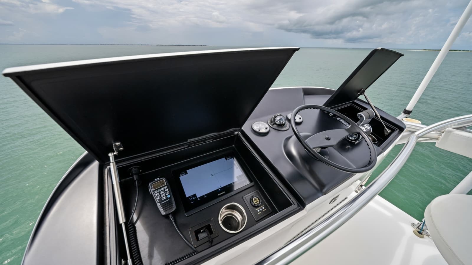 2021 Viking 72 Enclosed Bridge - Photo 6
