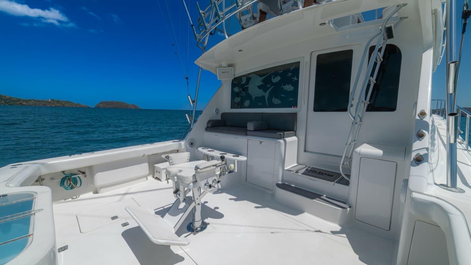 2005 Viking 61 Convertible - Photo 50