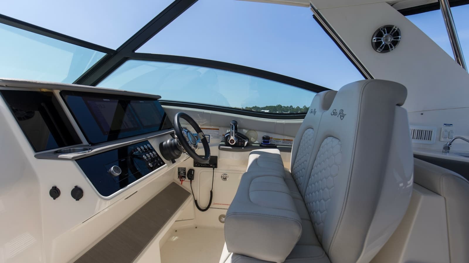 2022 Sea Ray 320 Sundancer OB - Photo 24