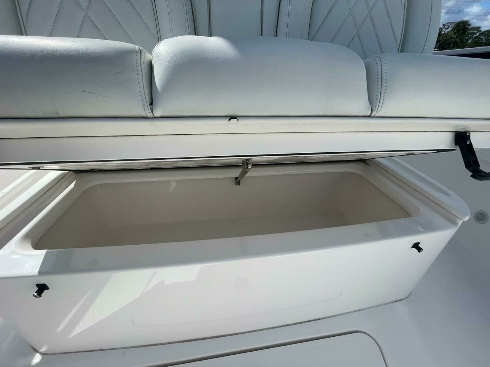 2022 Everglades 335 Center Console - Photo 18