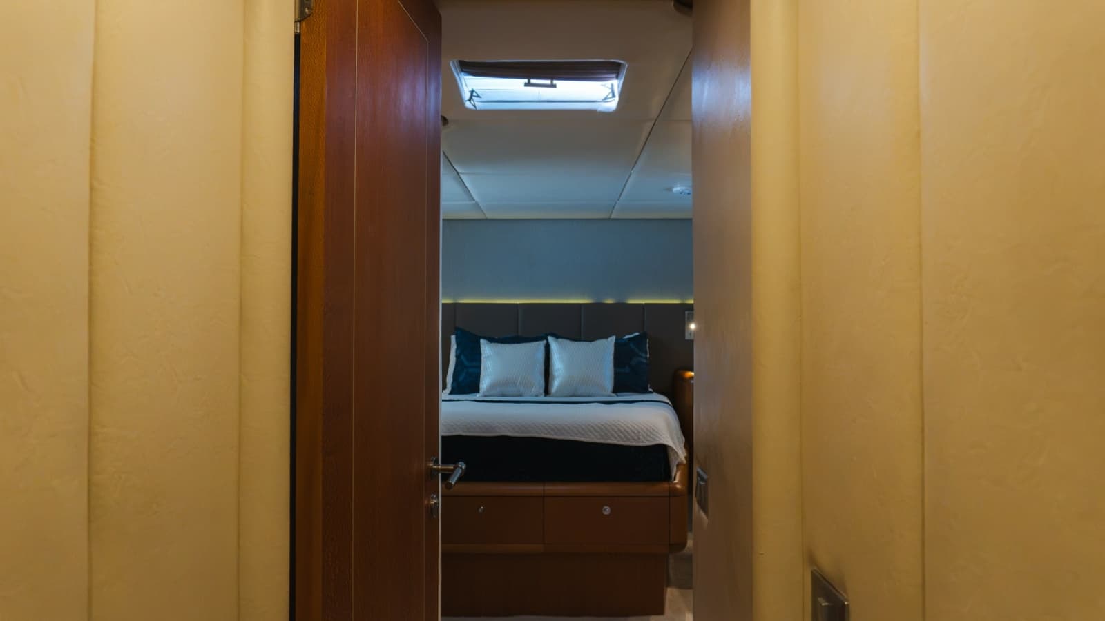 1996 Oceanfast 87 Enclosed Bridge Sportfish - Photo 13