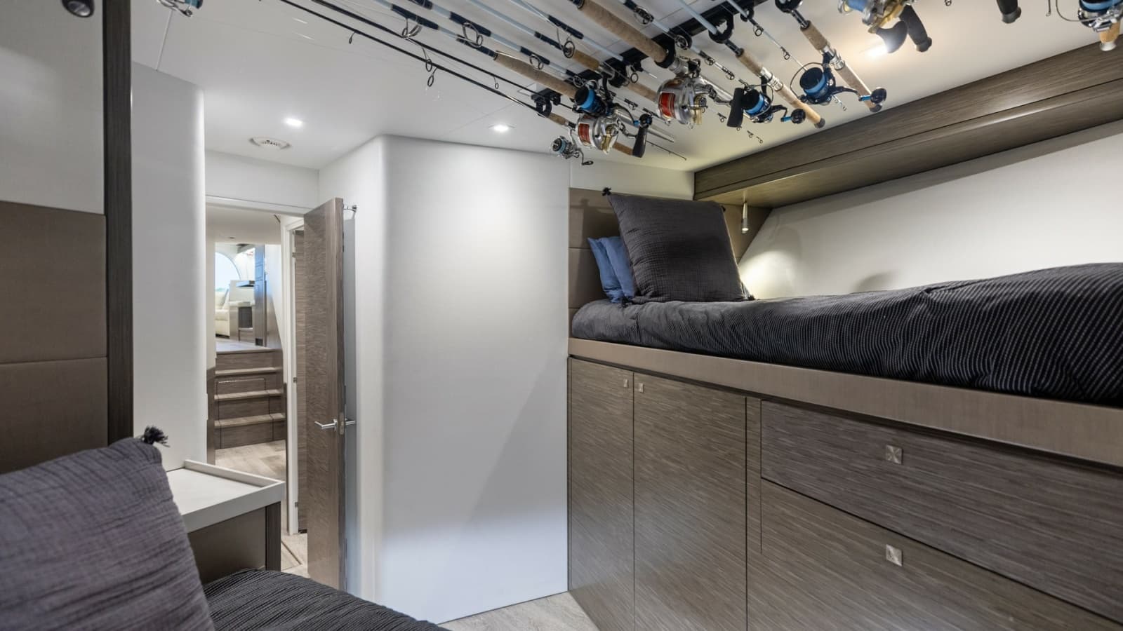 2021 Hatteras 65 GT - Photo 28