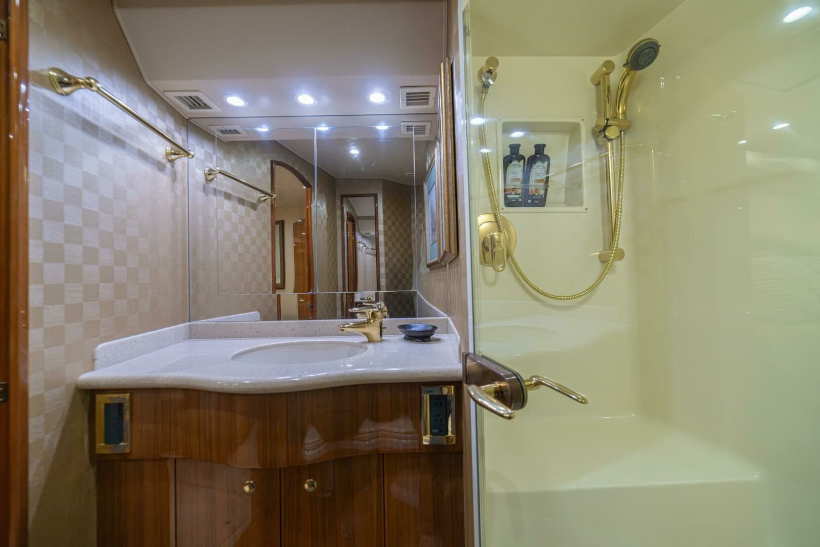 2006 Viking 56 Convertible - Photo 6