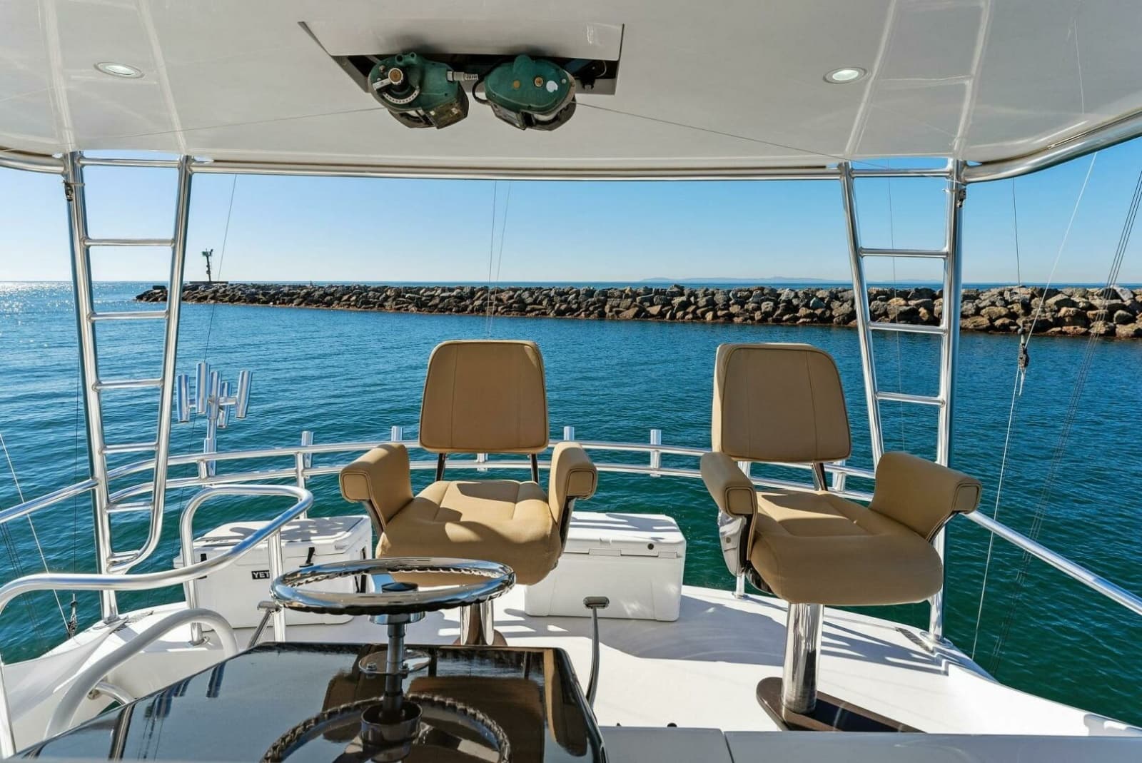 2007 Hatteras 64 Convertible - Photo 34