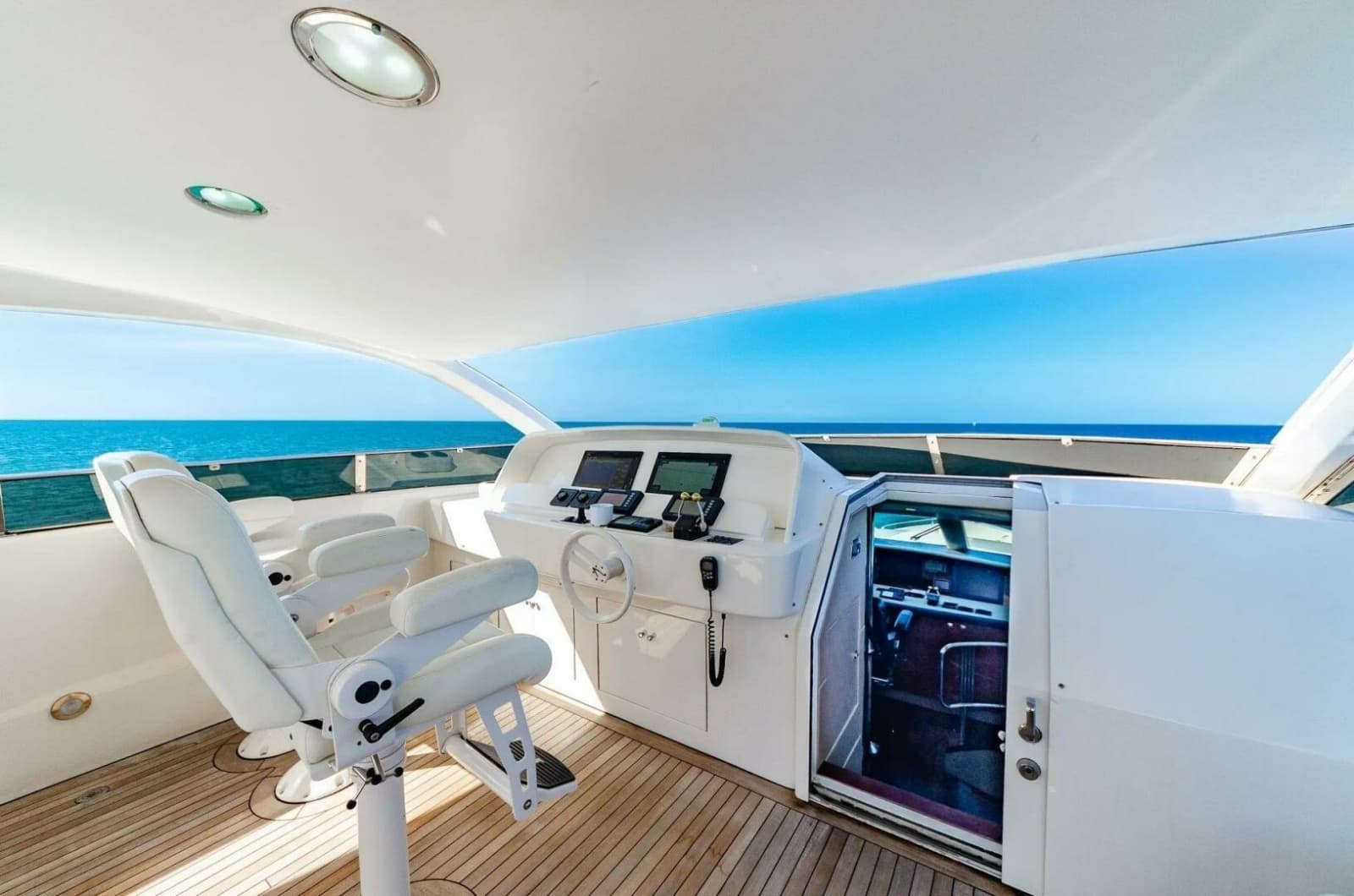 2001 Lazzara Yachts 94 Motor Yacht - Photo 95