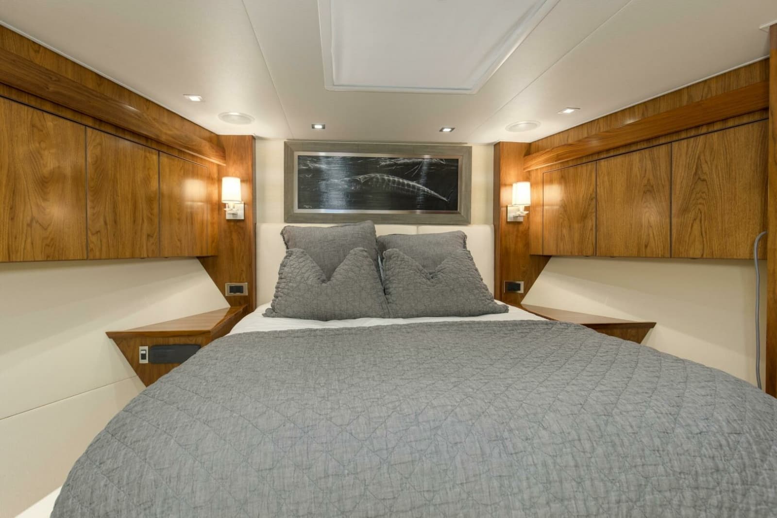 2016 Viking 92 Enclosed Bridge - Photo 36