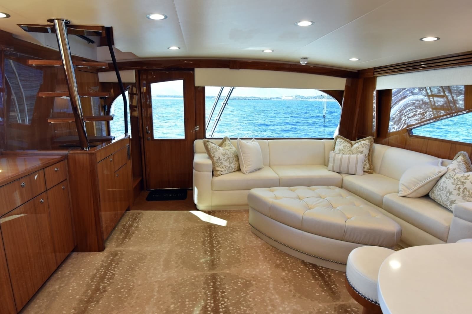 2019 Viking 80 Skybridge - Photo 15