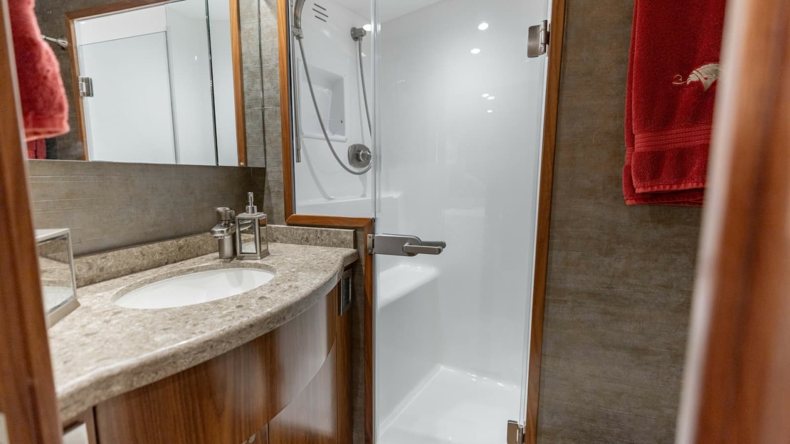 2020 Viking 62 Convertible - Photo 21