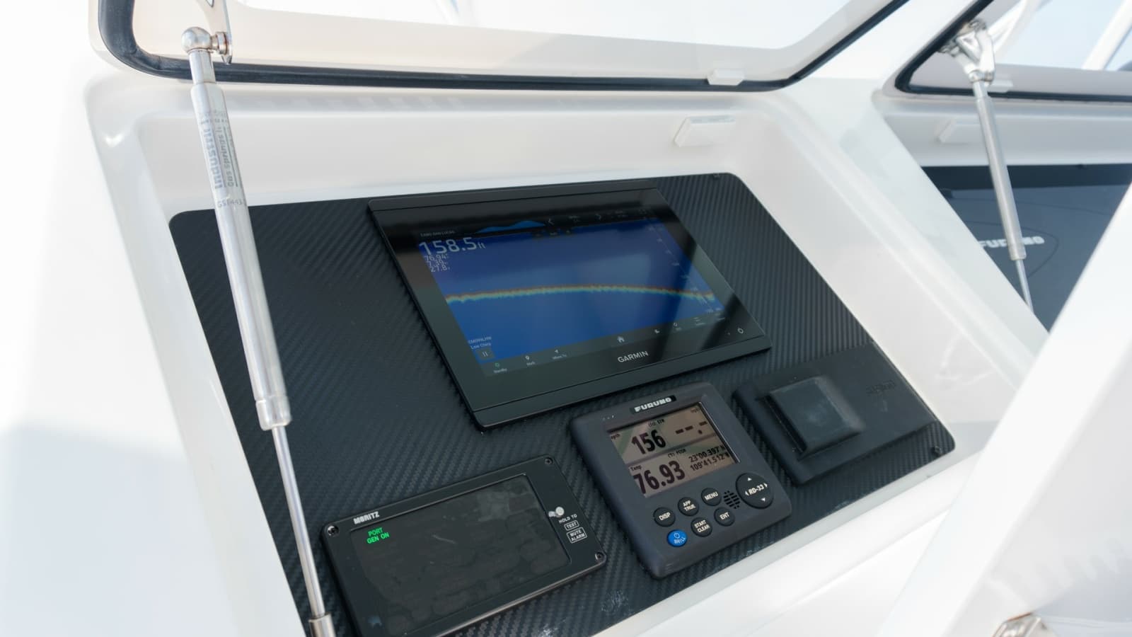 2009 Viking 50 Convertible - Photo 20