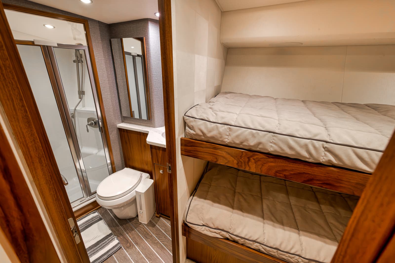 2020 Viking 68 Convertible - Photo 26