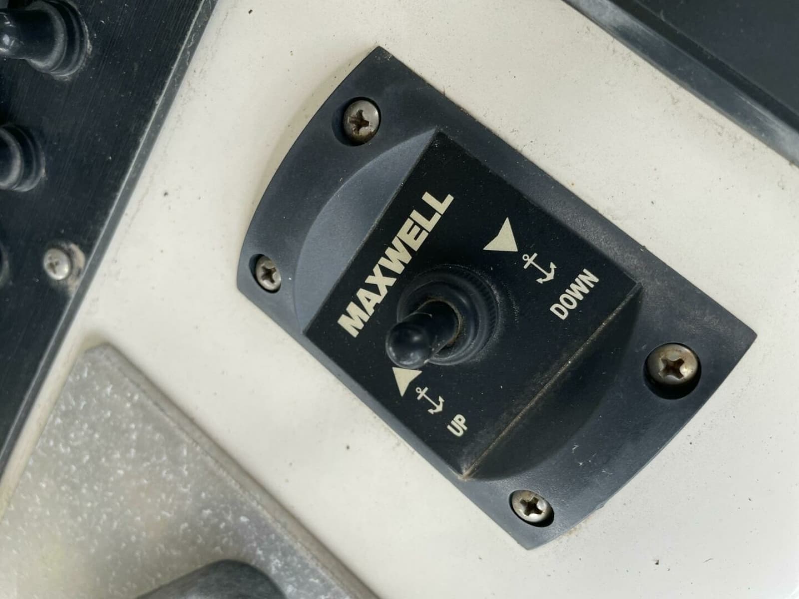 1997 Custom 31 Center Console - Photo 11