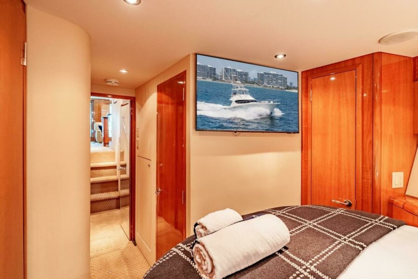 2004 Hatteras 54 Convertible - Photo 22