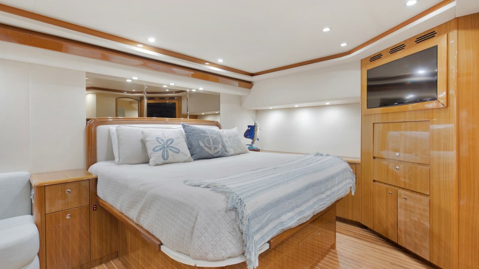 2007 Viking 74 Enclosed Bridge - Photo 2