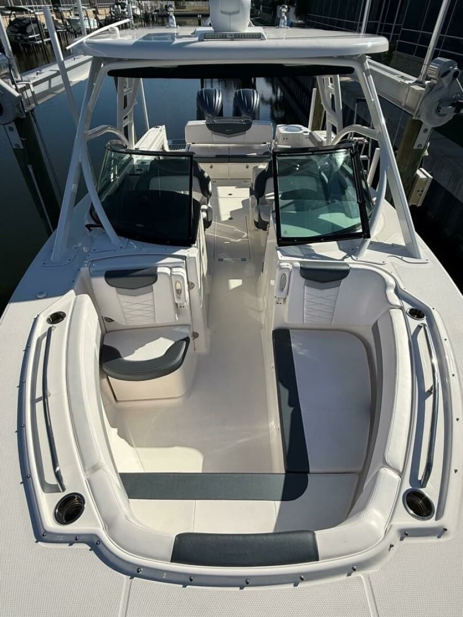 2021 Robalo R317 - Photo 20