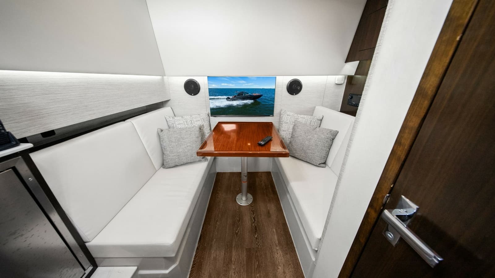 2022 Cruisers Yachts 34 GLS - Photo 33