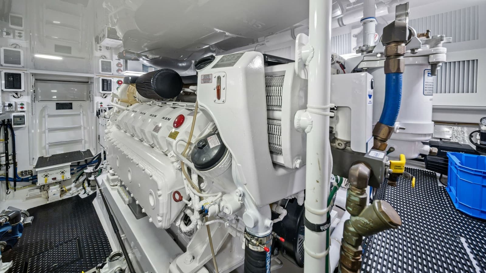 2021 Viking 54 Convertible - Photo 54