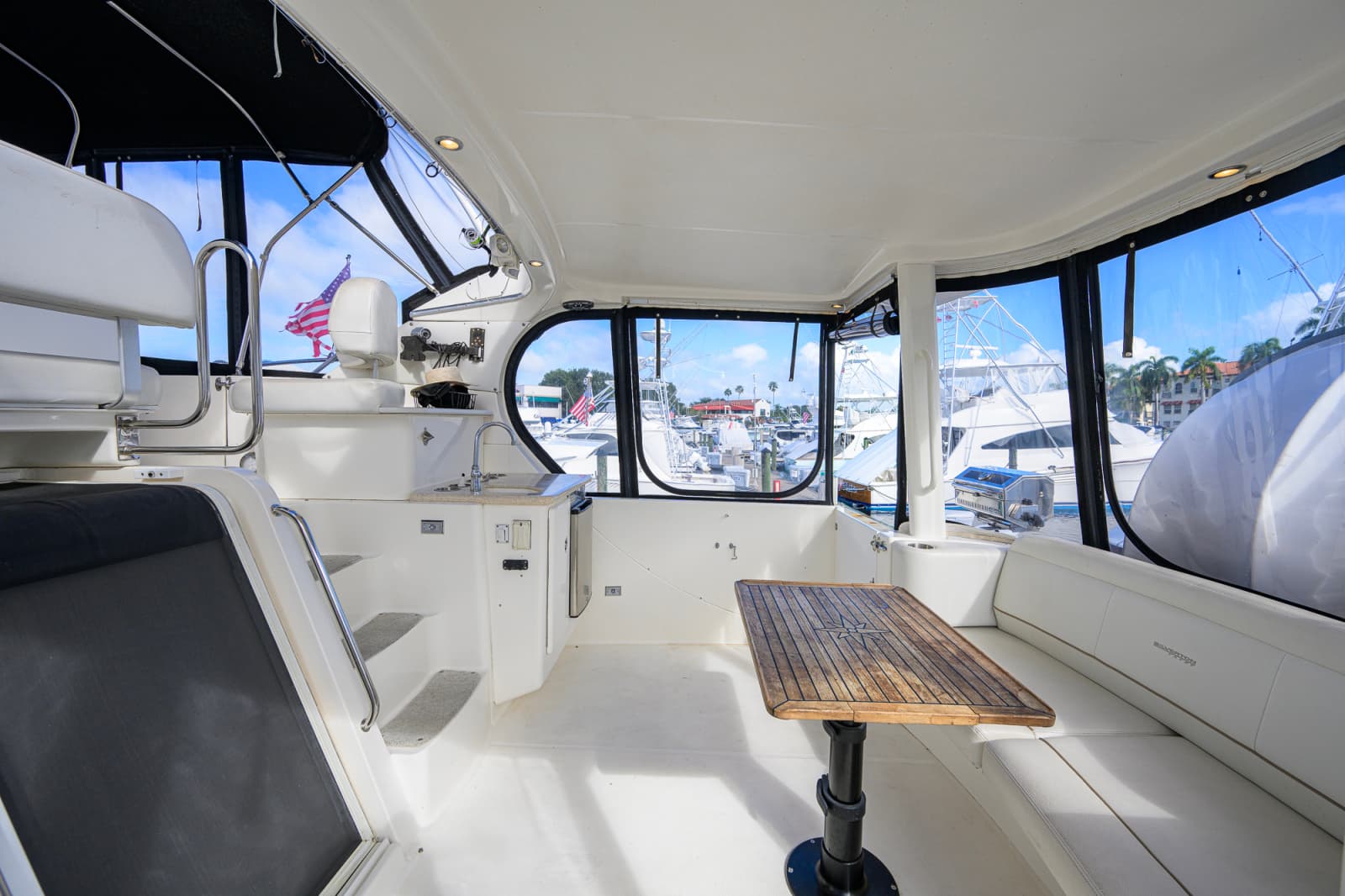 2005 Silverton 39 Motor Yacht - Photo 21