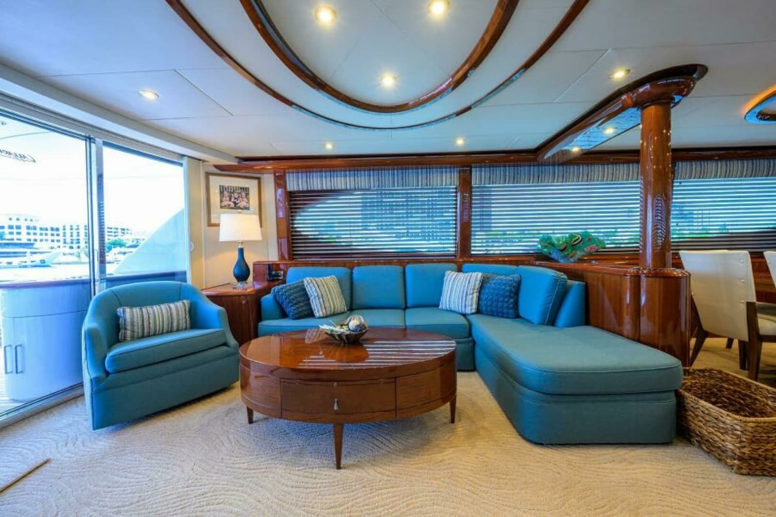 2007 Lazzara Yachts 80 Enclosed - Photo 3