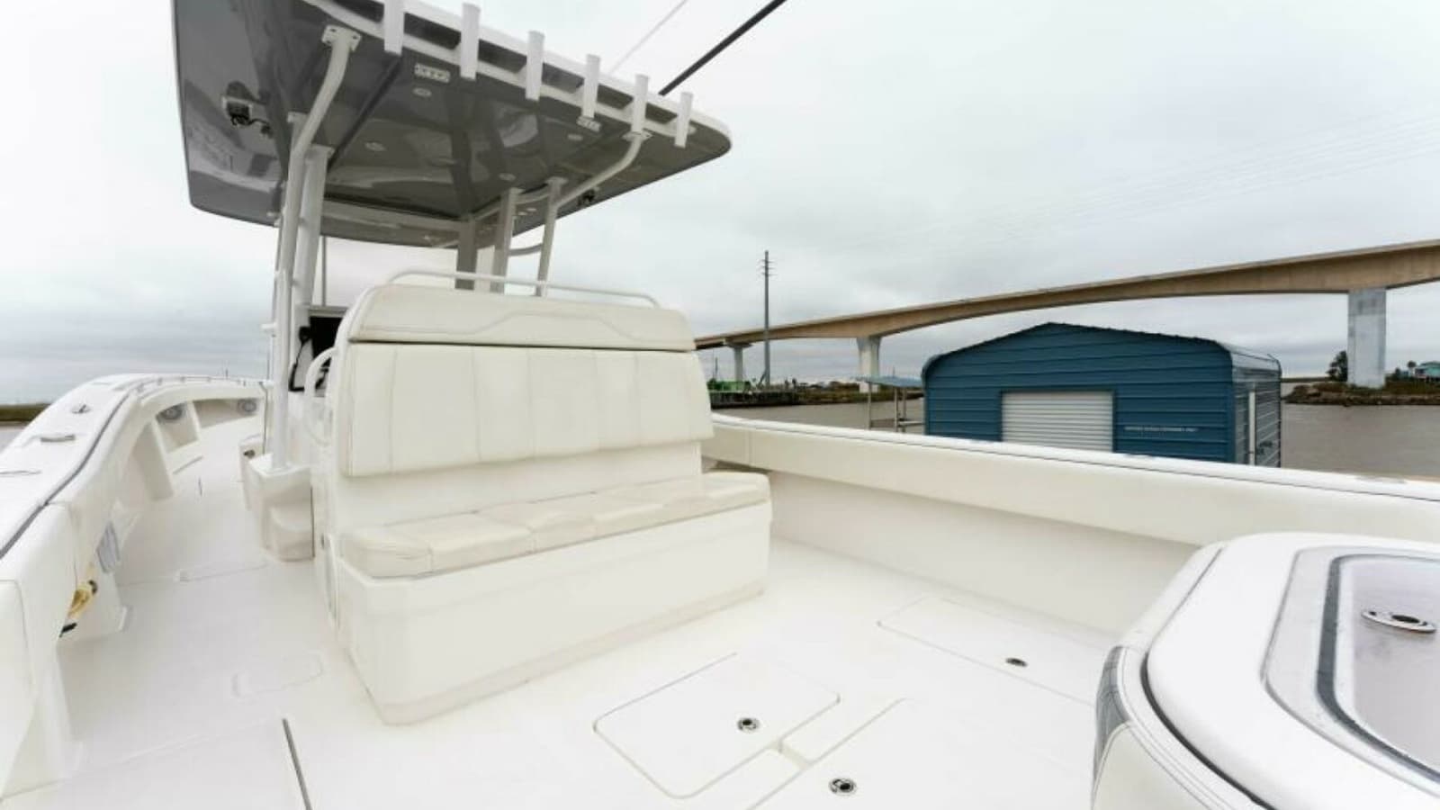 2019 Invincible 39 Open - Photo 10