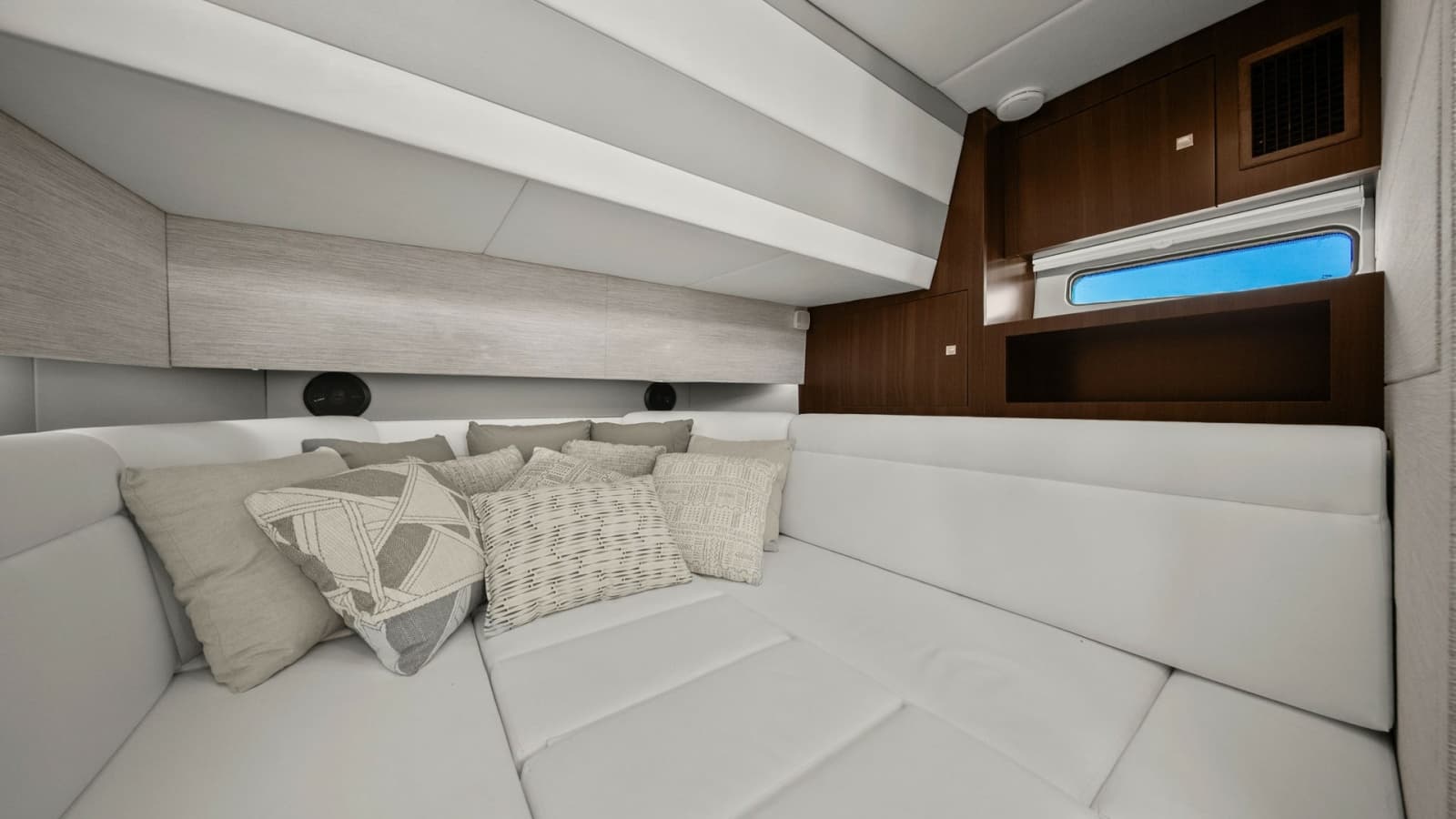 2023 Cruisers Yachts 42 GLS - Photo 30