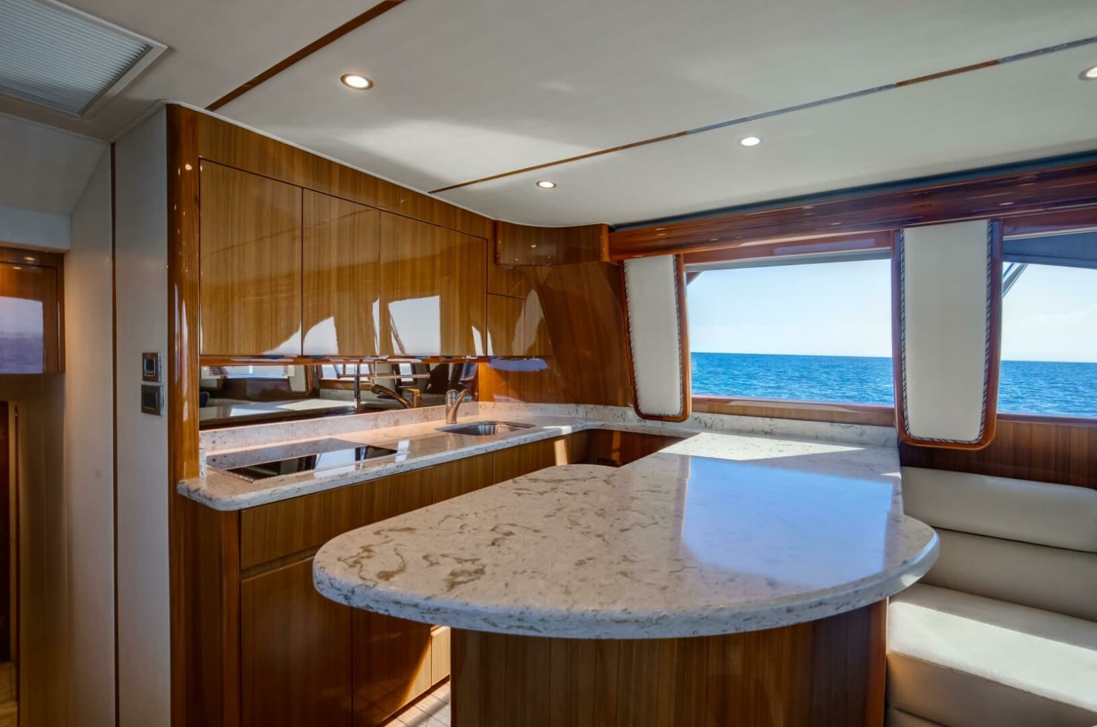 2018 Viking 48 Convertible - Photo 7