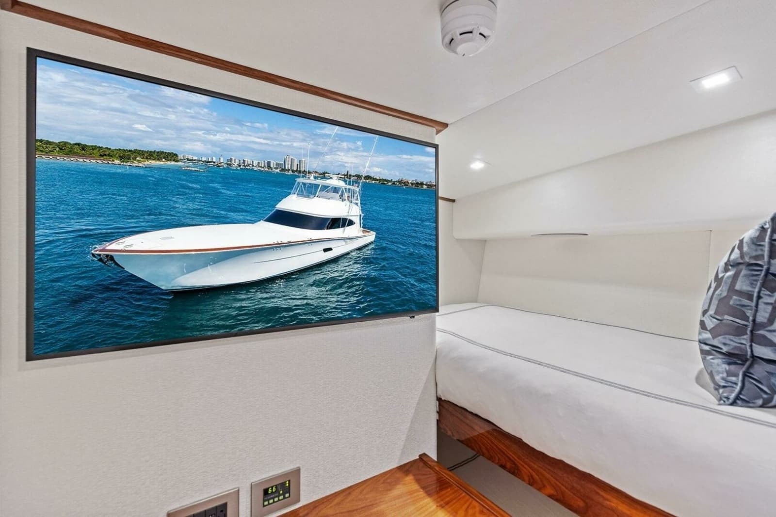 2026 Viking 82 Convertible - Photo 135