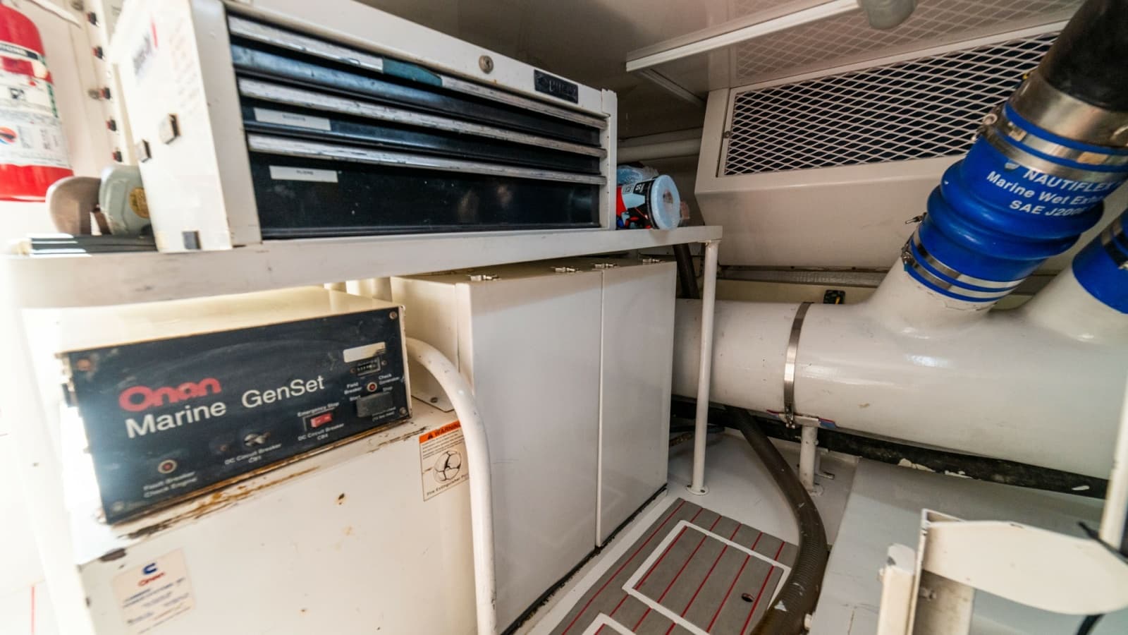 2001 Viking 61 Convertible - Photo 82