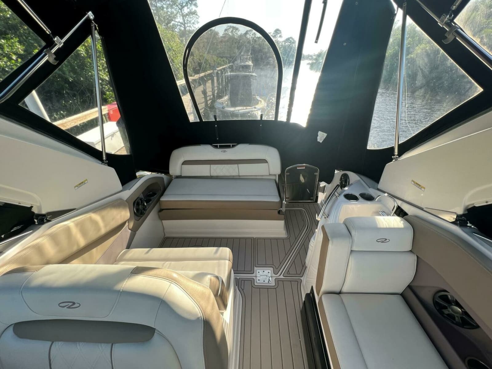 2018 Regal 28 Express - Photo 5