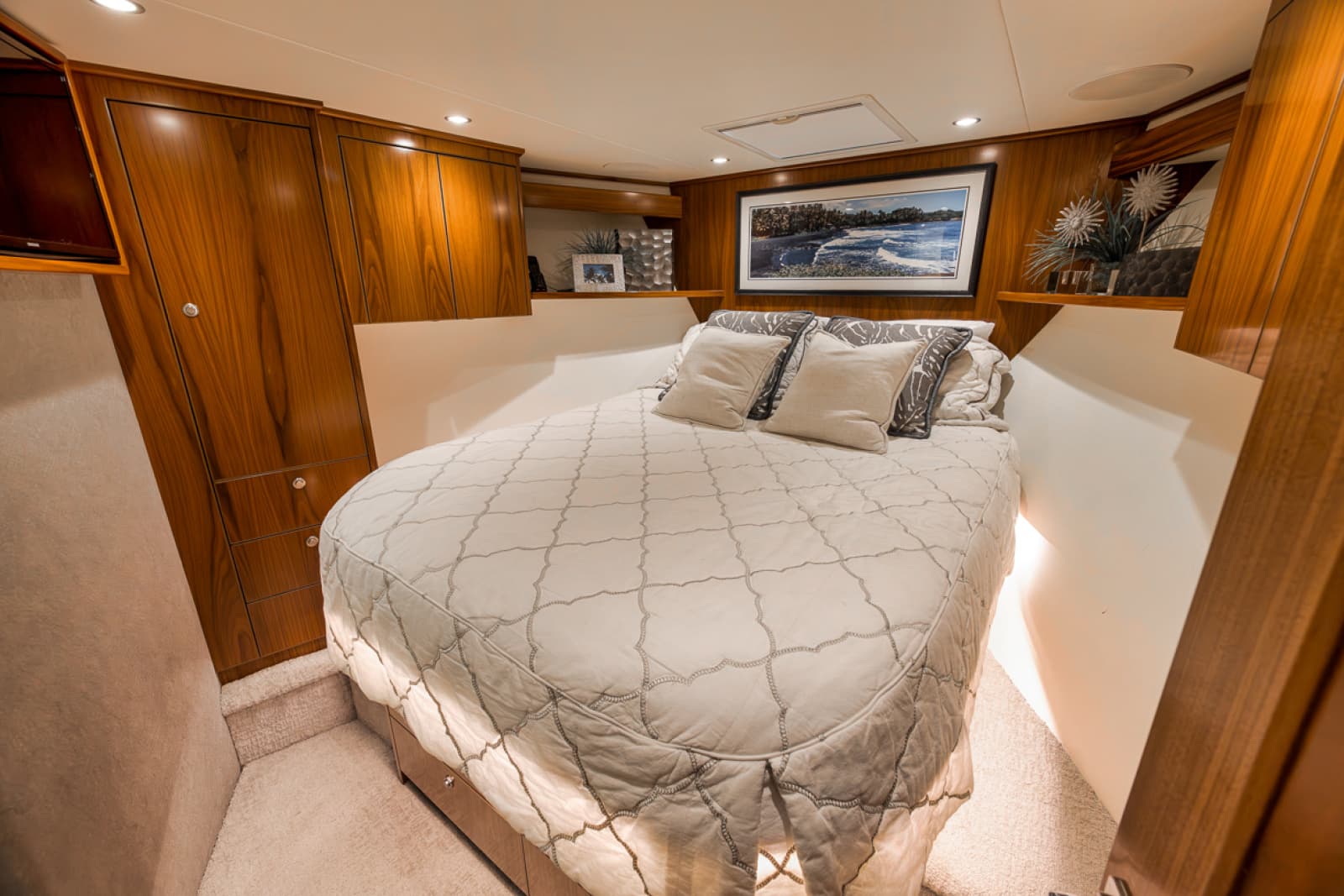2020 Viking 68 Convertible - Photo 21