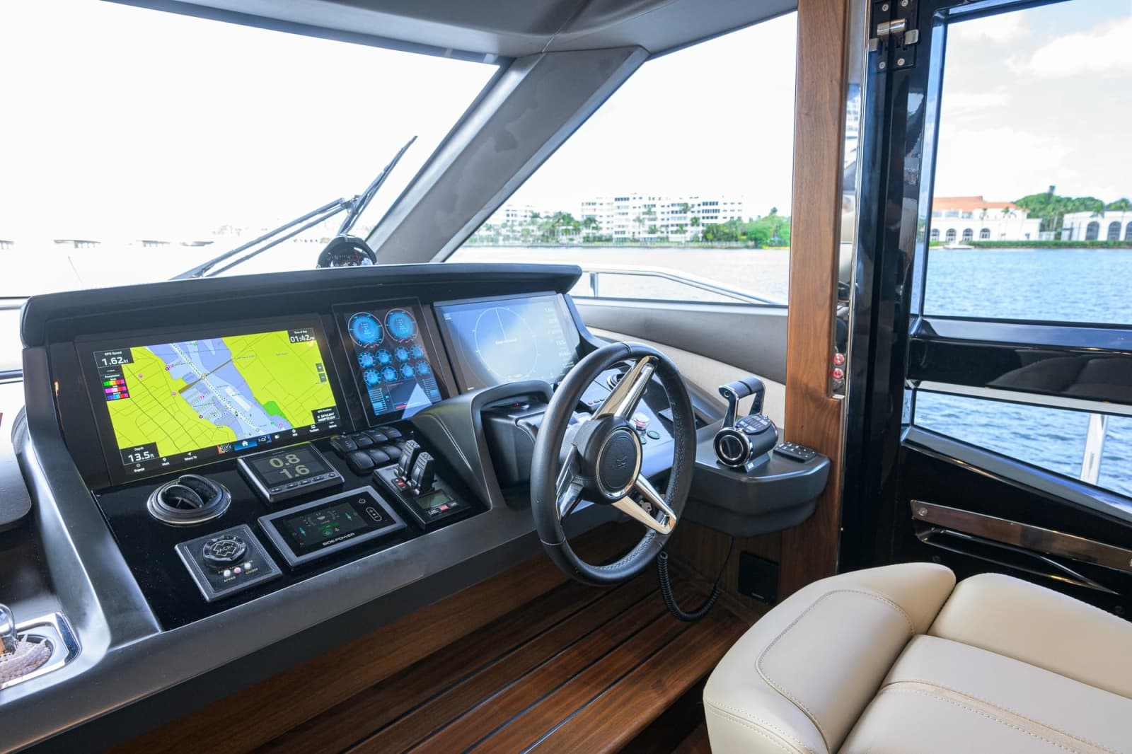 2022 Princess Y78 - Photo 32