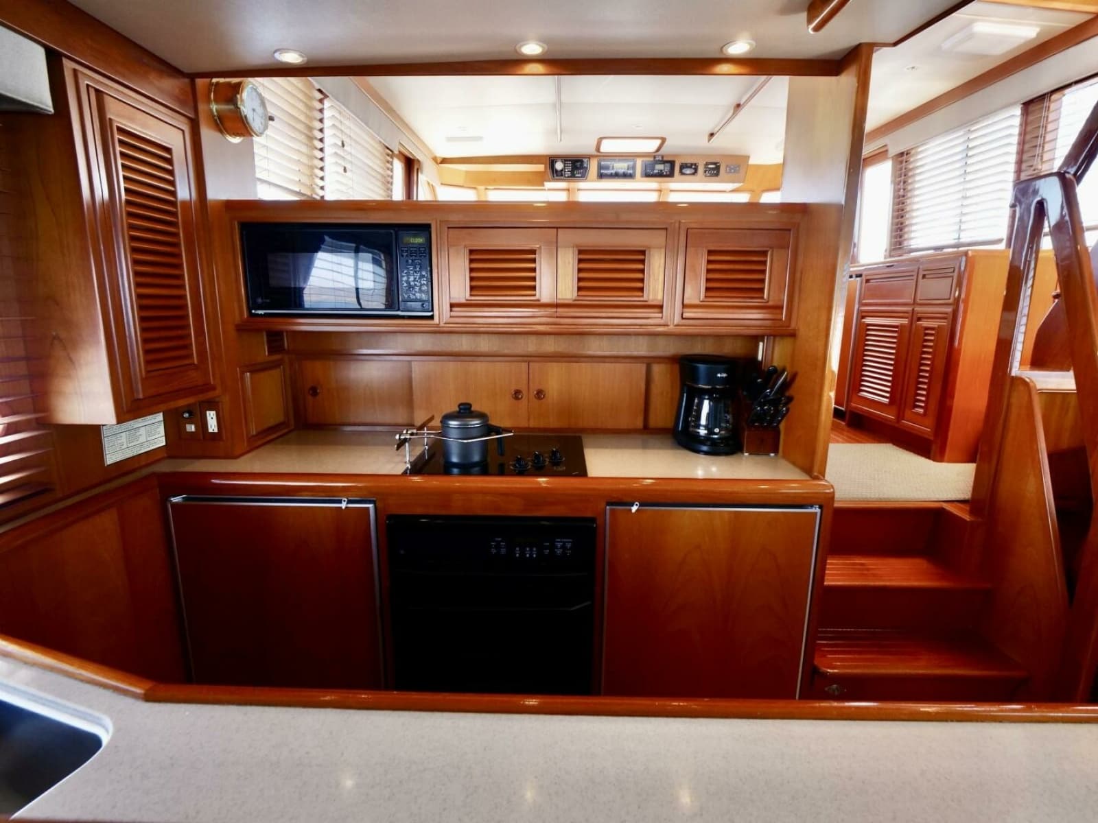 2000 Offshore Yachts 62 Pilothouse - Photo 7