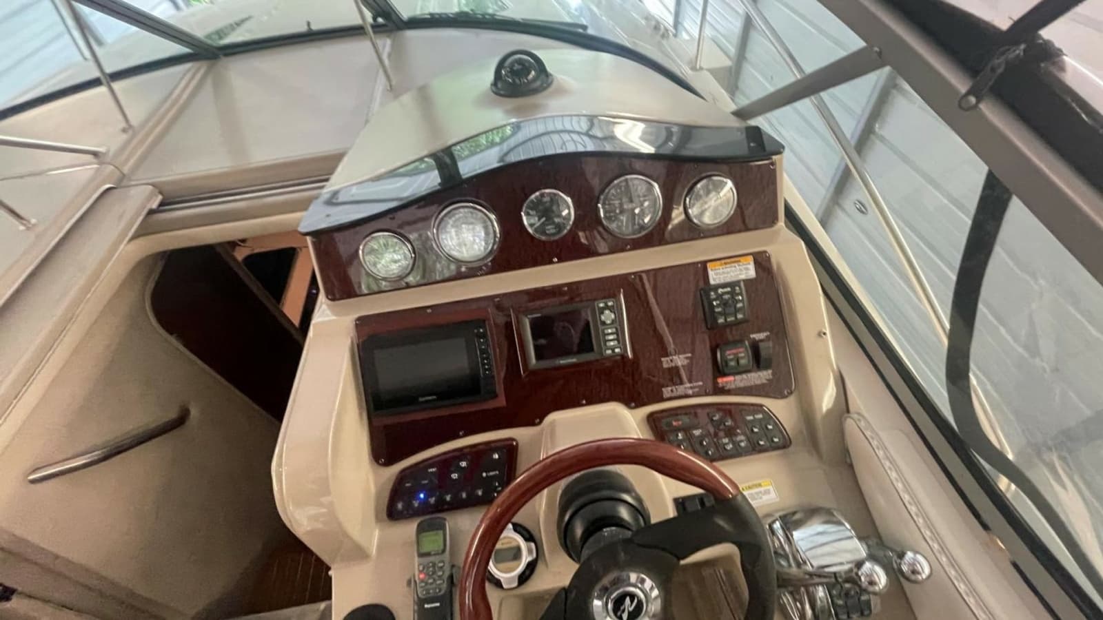 2009 Sea Ray 310 Sundancer - Photo 2