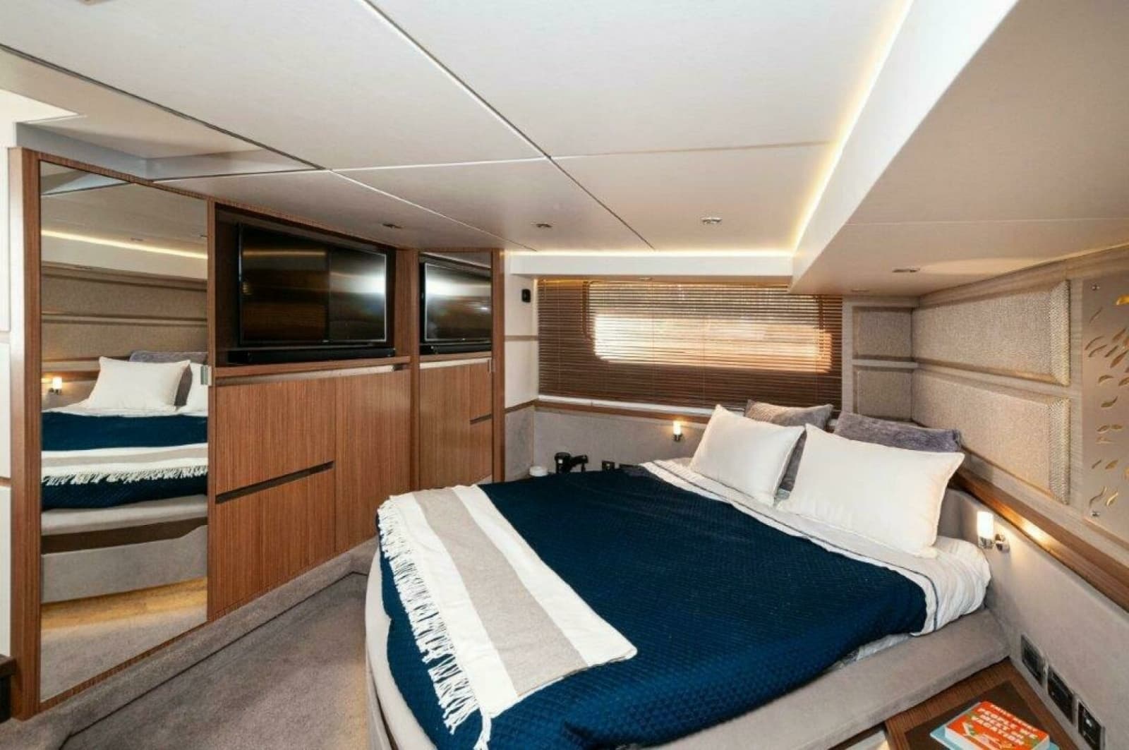 2018 Sea Ray L550 Flybridge - Photo 18