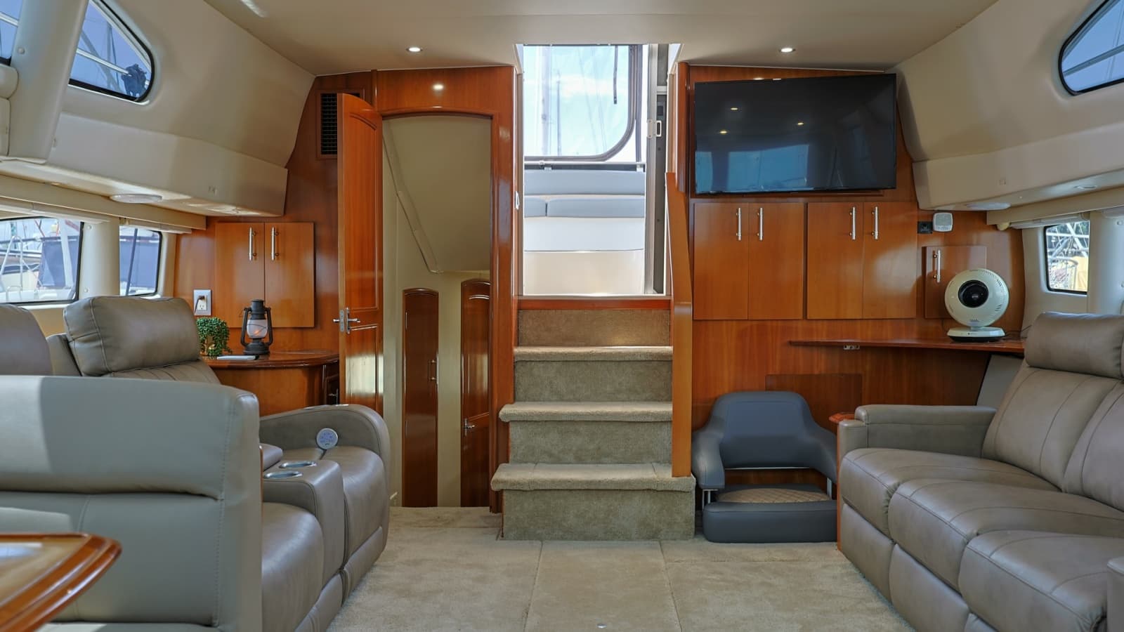 2006 Carver 396 Motor Yacht - Photo 16