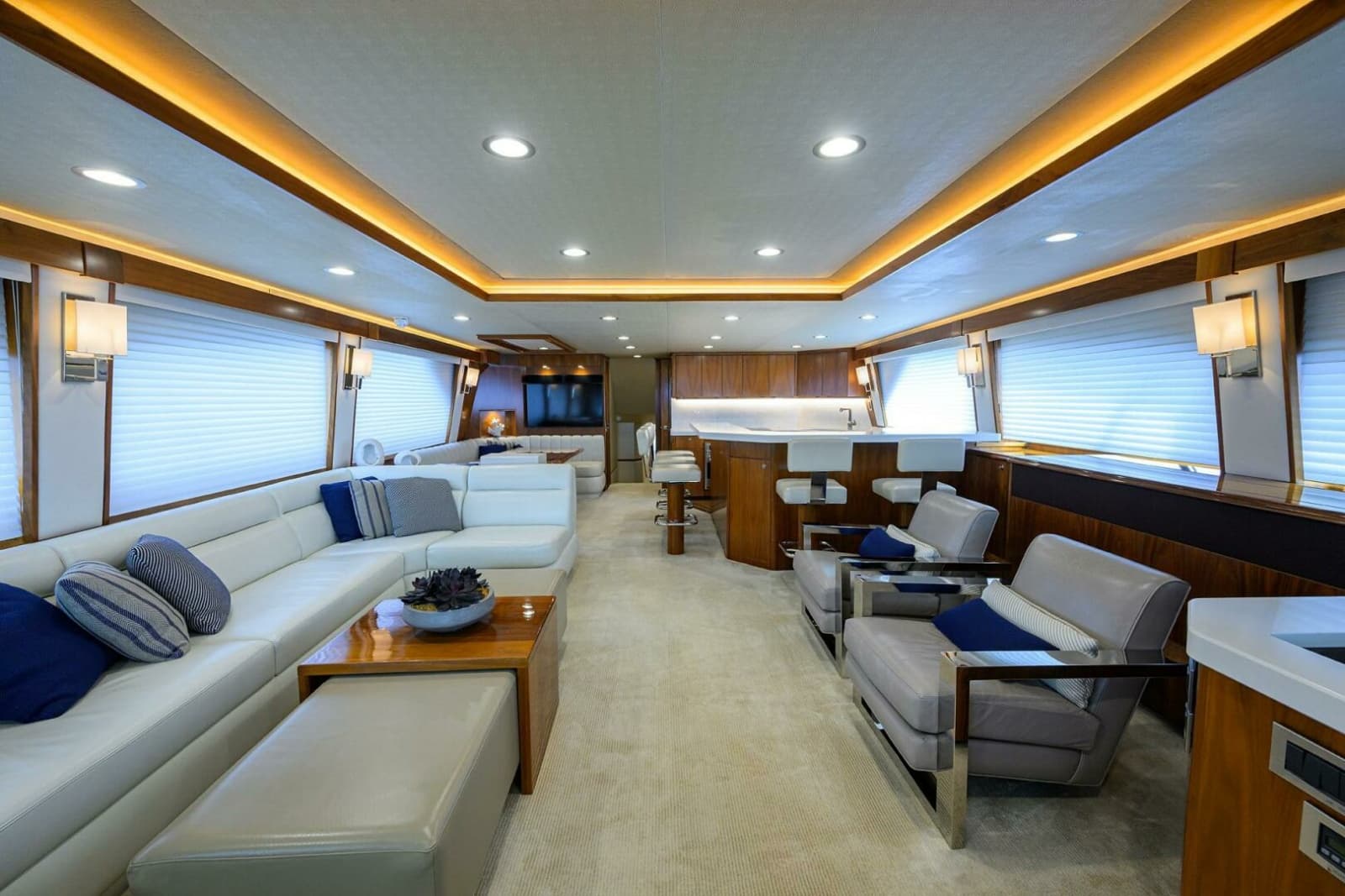 2017 Viking 92 Enclosed Bridge - Photo 33