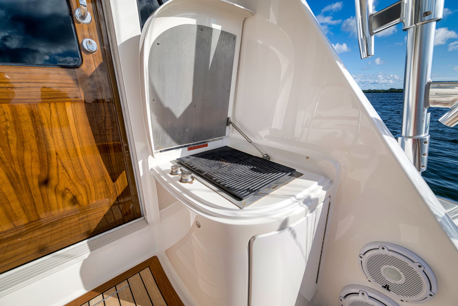 2020 Viking 68 Convertible - Photo 55
